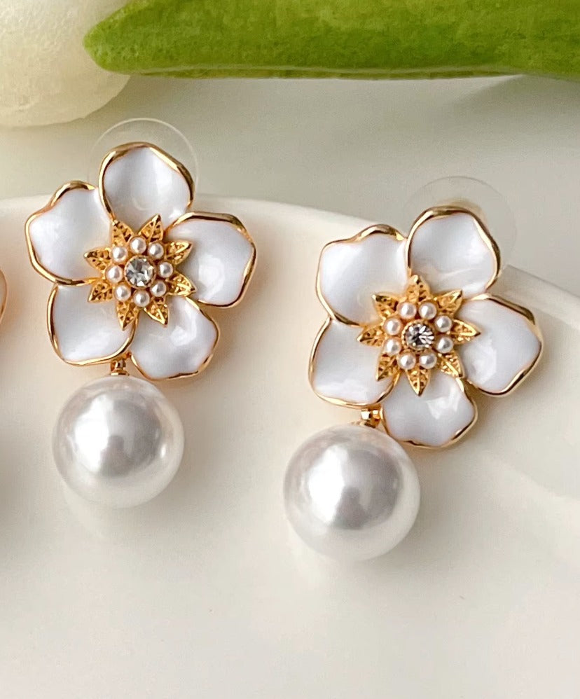 White floral pearl drop earrings - AR-146