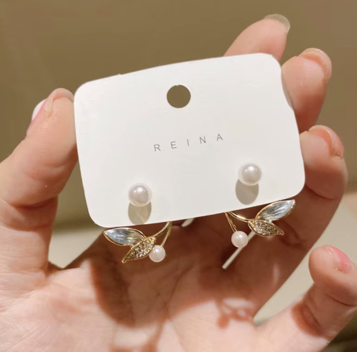 Leaf style pearl earrings - AR-18