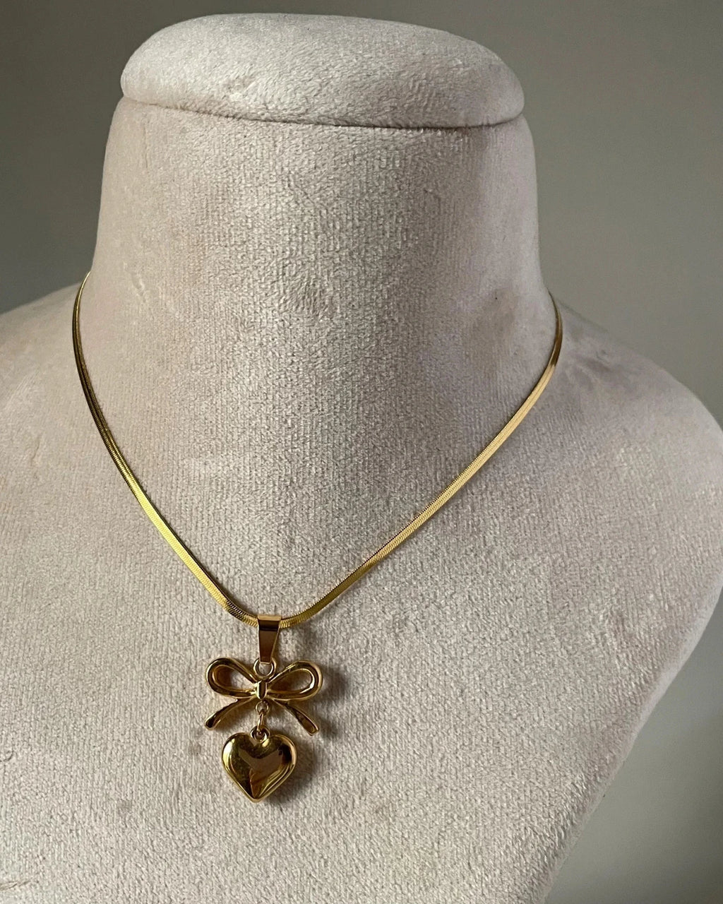 Golden Love Knot Necklace - NK-01