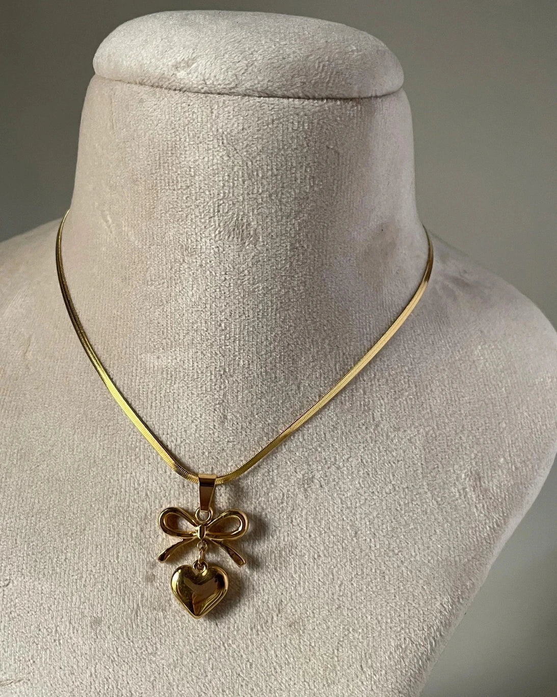 Golden Love Knot Necklace - NK-01