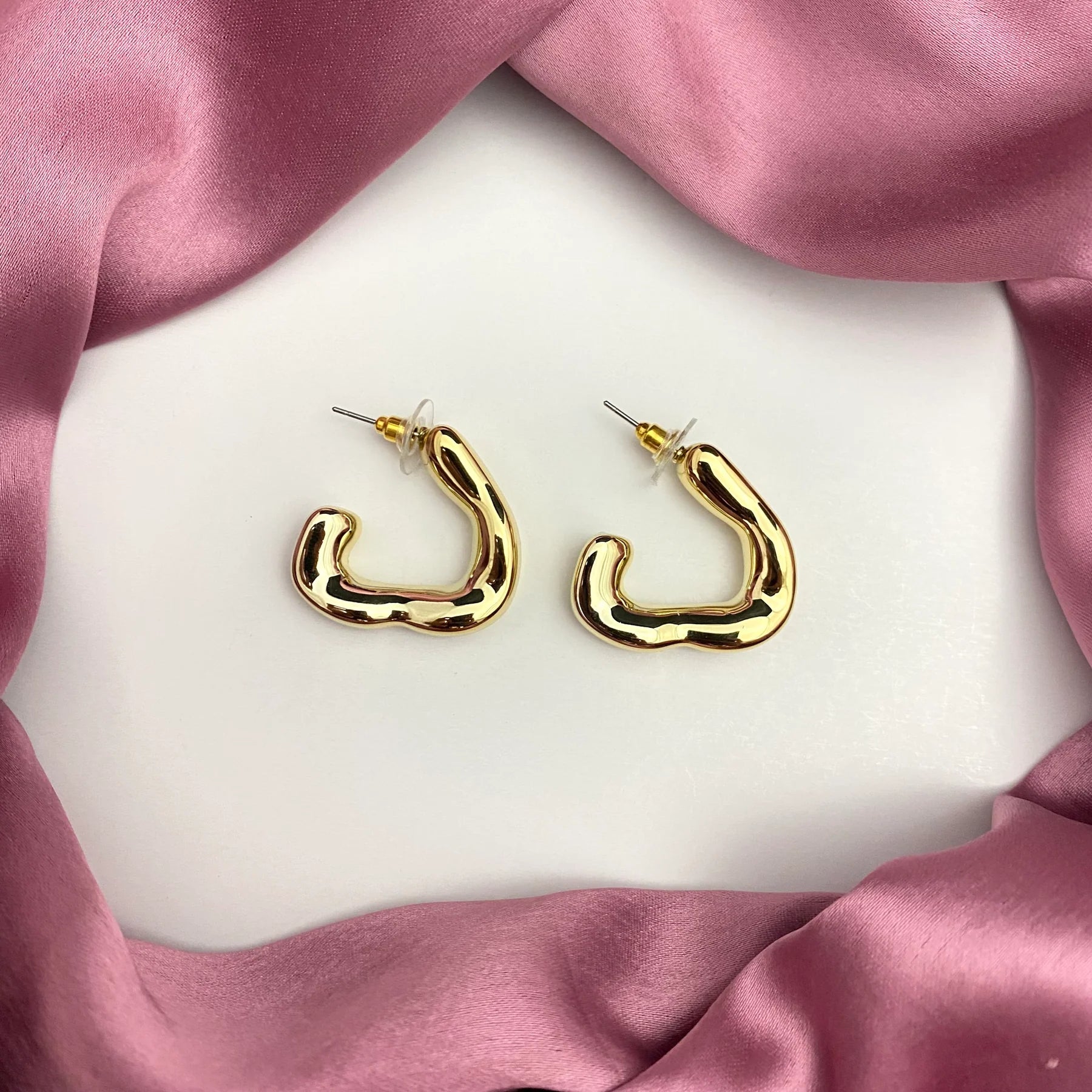 Pearlo Golden Western Geometric Heart Statement Stud Earrings - AR-71