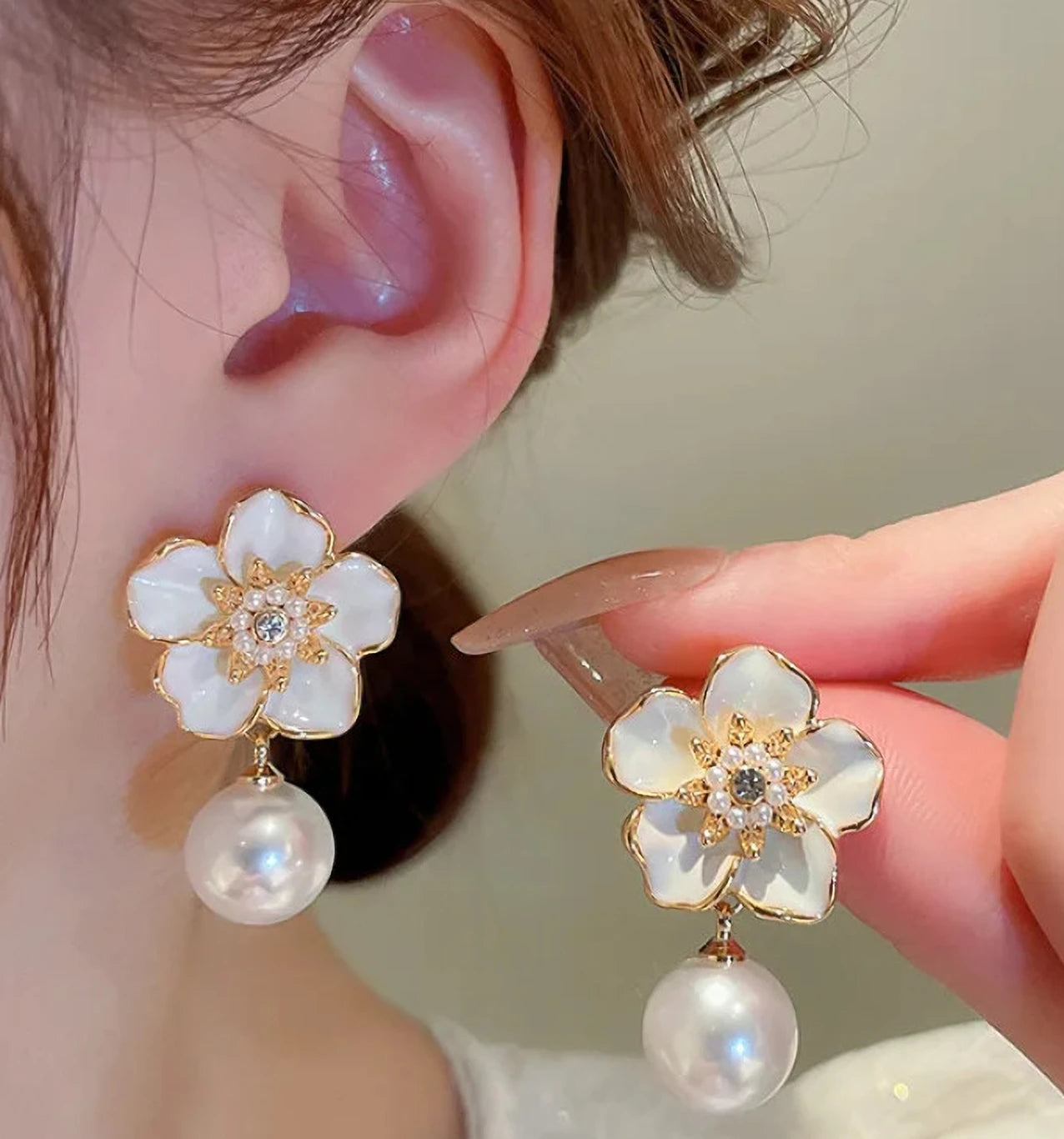 White floral pearl drop earrings - AR-146