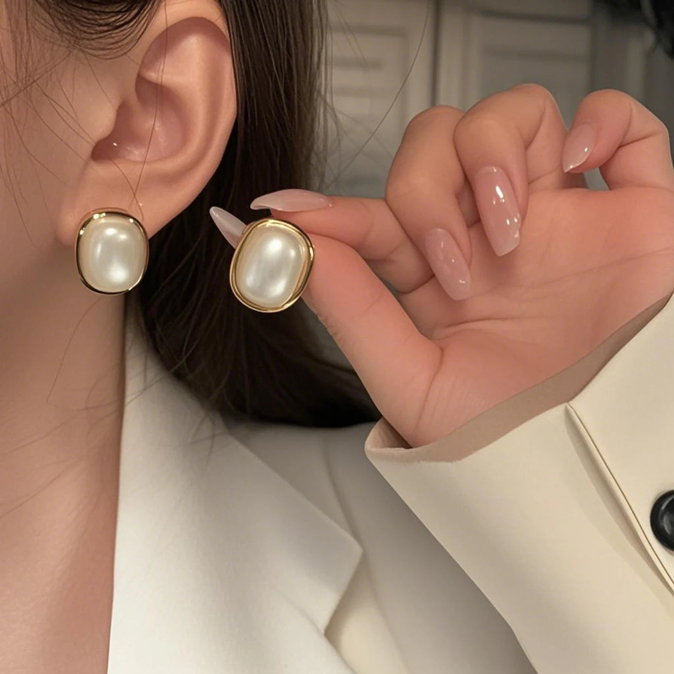 Gold Frame Oval Pearl Stud Earrings - AR - 179