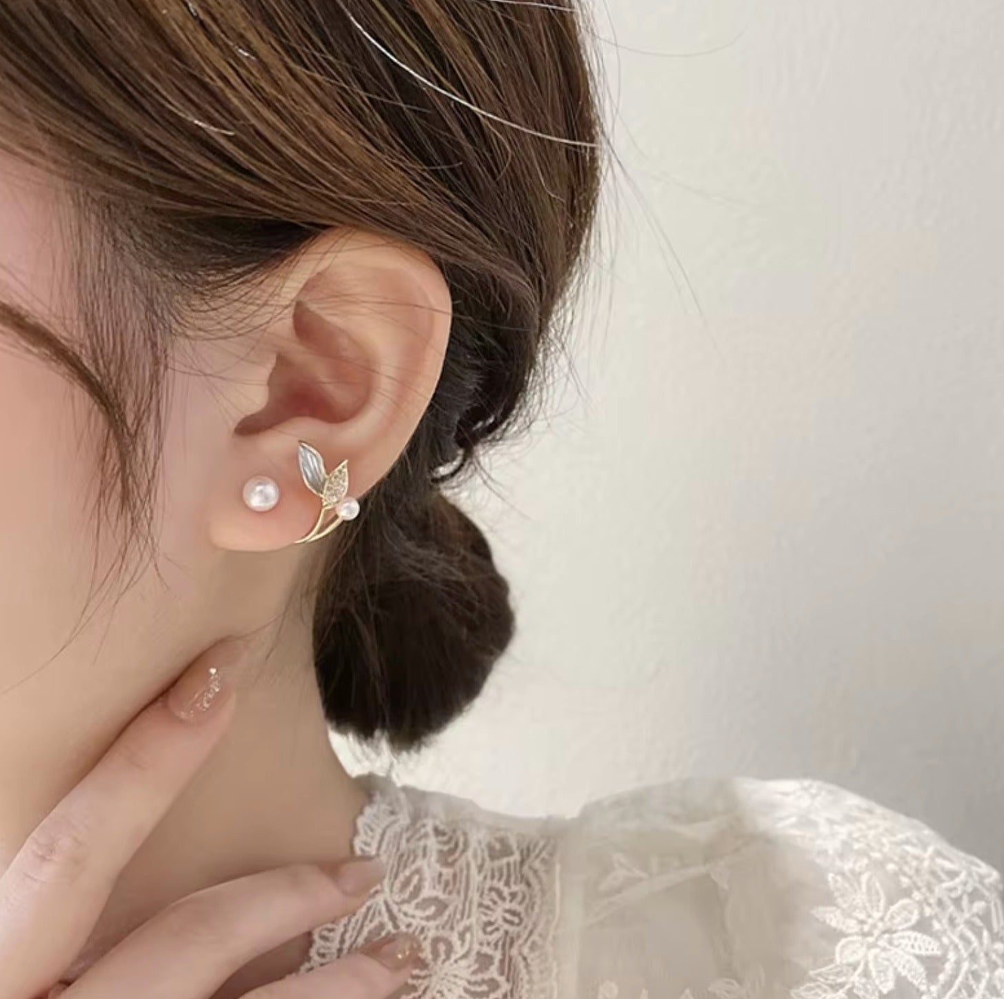Leaf style pearl earrings - AR-18