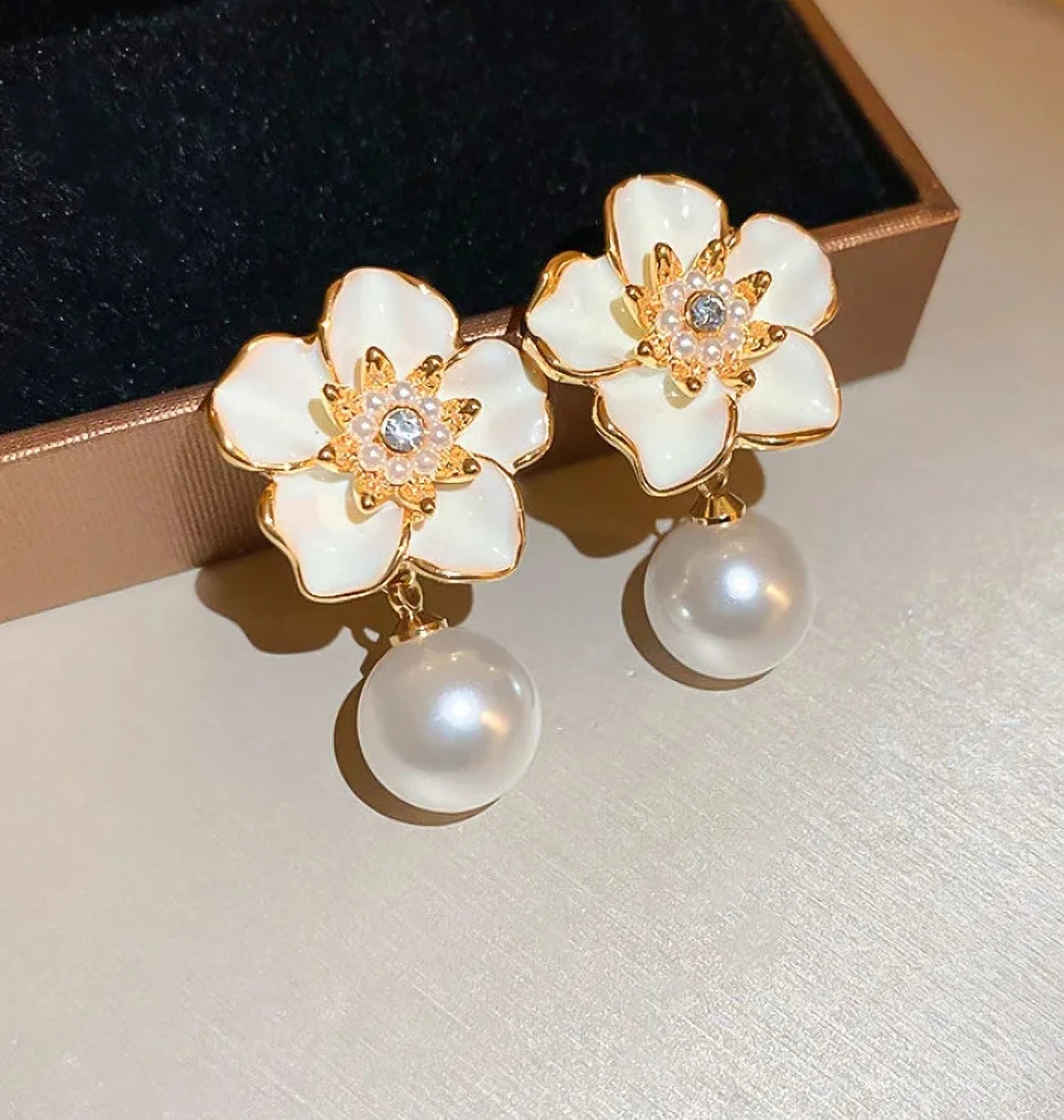 White floral pearl drop earrings - AR-146