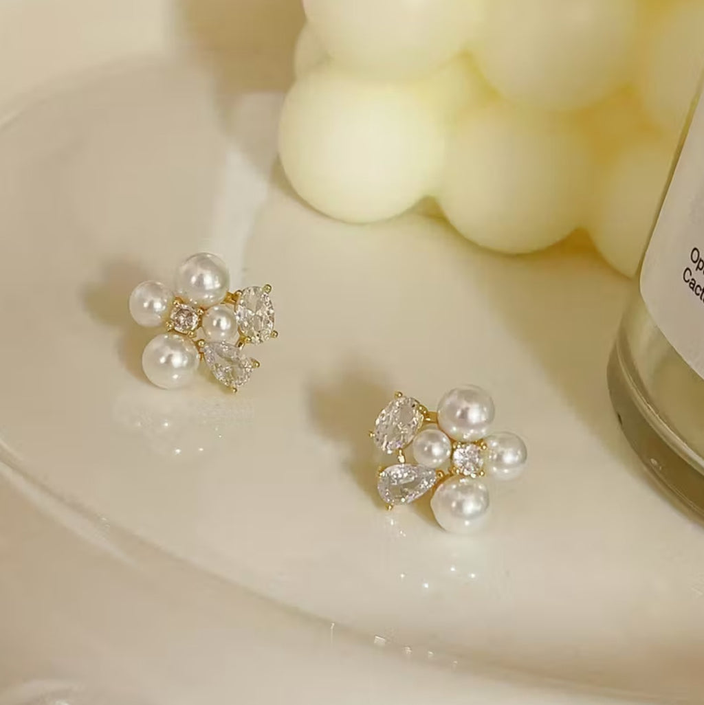 Pearl cluster stud earrings - AR-154