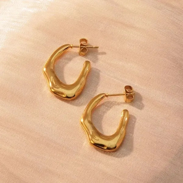 Pearlo Golden Western Geometric Heart Statement Stud Earrings - AR-71