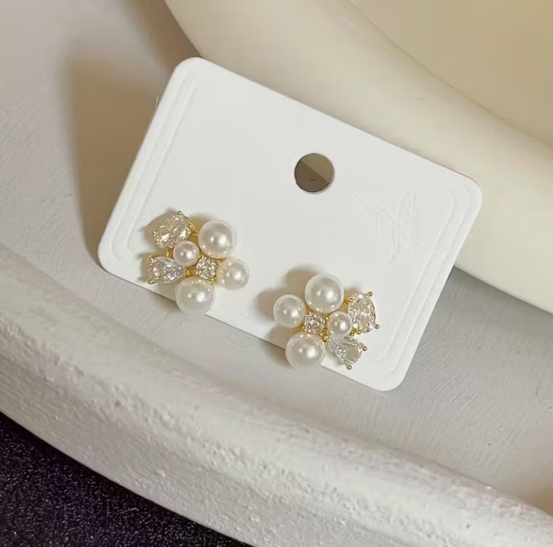 Pearl cluster stud earrings - AR-154