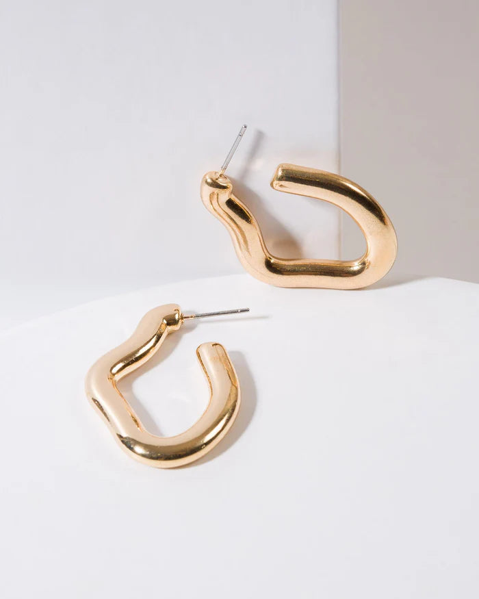 Pearlo Golden Western Geometric Heart Statement Stud Earrings - AR-71