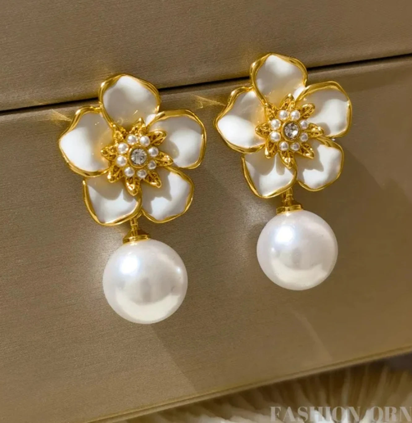 White floral pearl drop earrings - AR-146