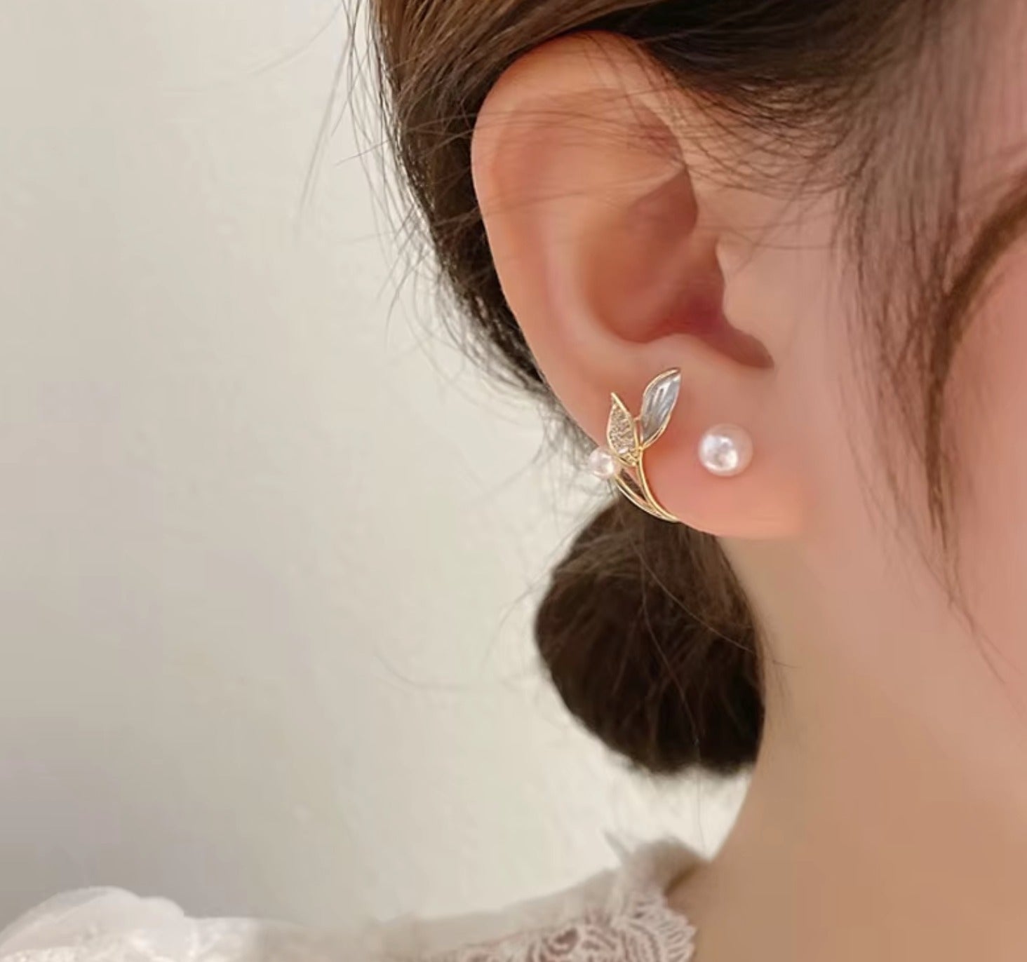 Leaf style pearl earrings - AR-18