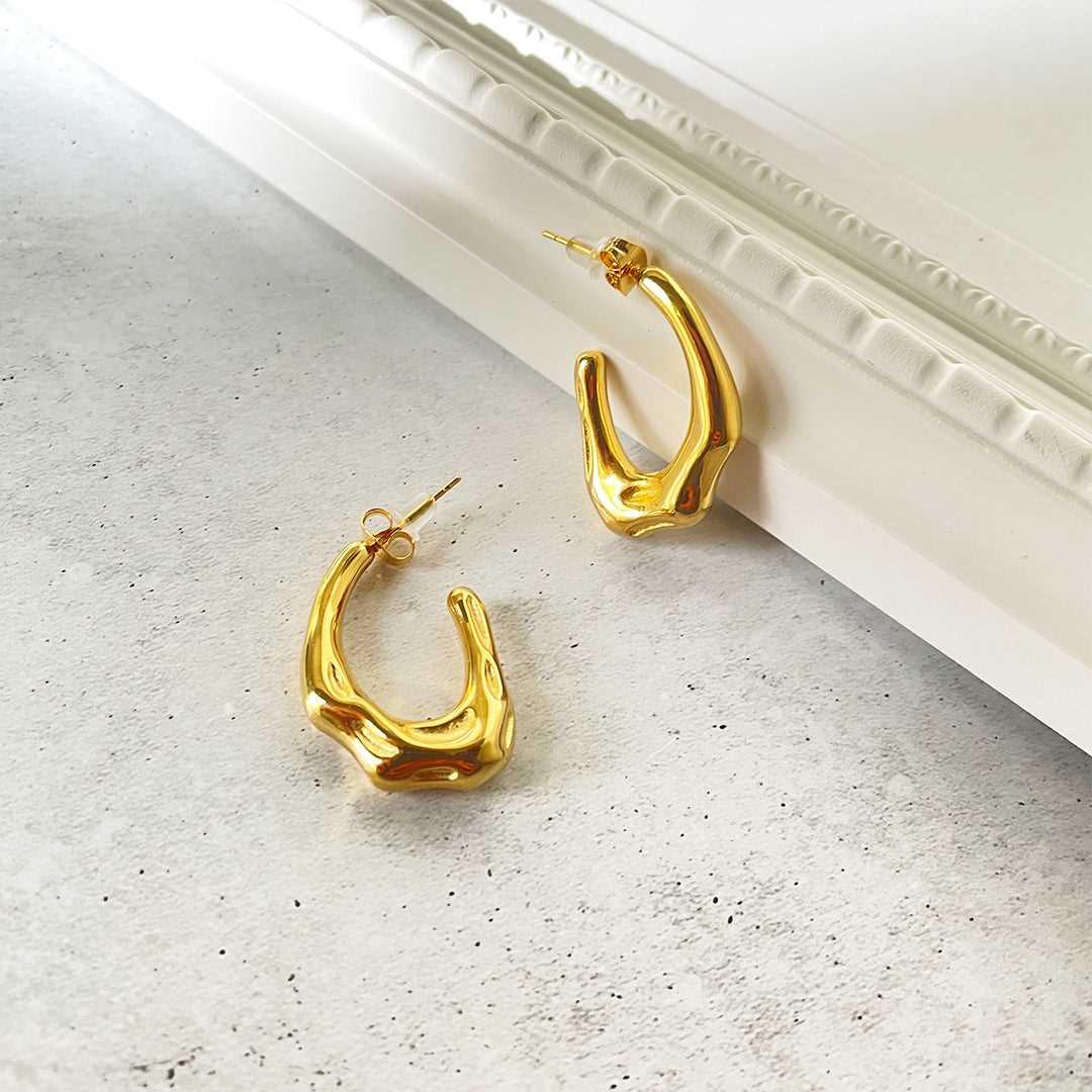 Pearlo Golden Western Geometric Heart Statement Stud Earrings - AR-71