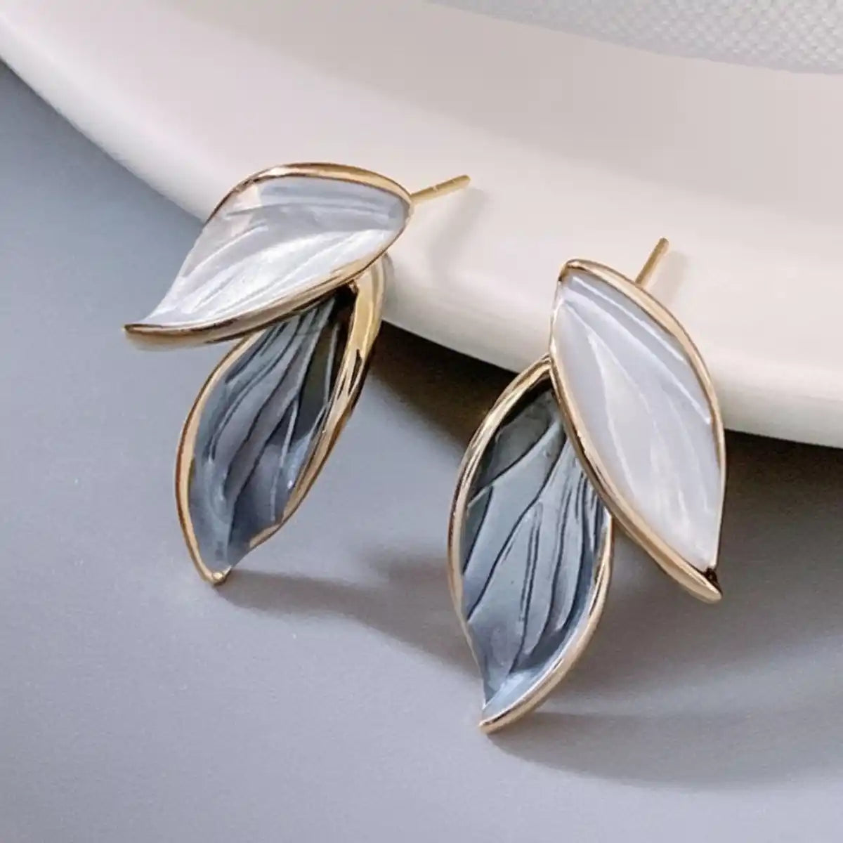 Dual-tone leaf earrings - AR-161