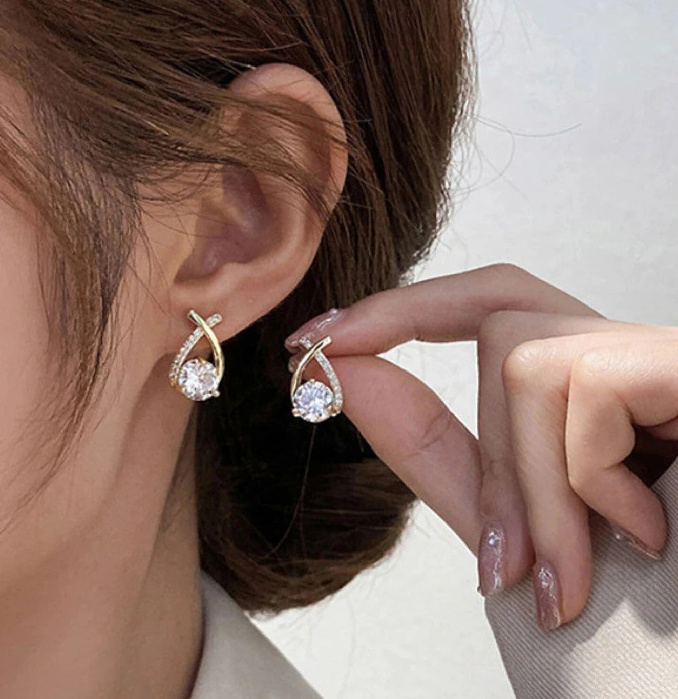 Teardrop Cubic Zirconia Earrings - AR-100