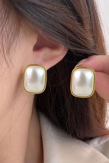 Gold Frame Oval Pearl Stud Earrings - AR - 179