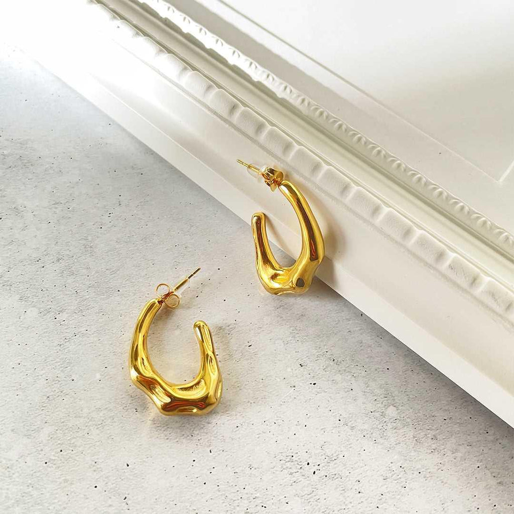Pearlo Golden Western Geometric Heart Statement Stud Earrings - AR-71